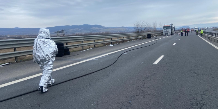 Tone de îngrășământ răsturnate pe A1. Circulația a fost restricționată pe sensul Sibiu – Timișoara
