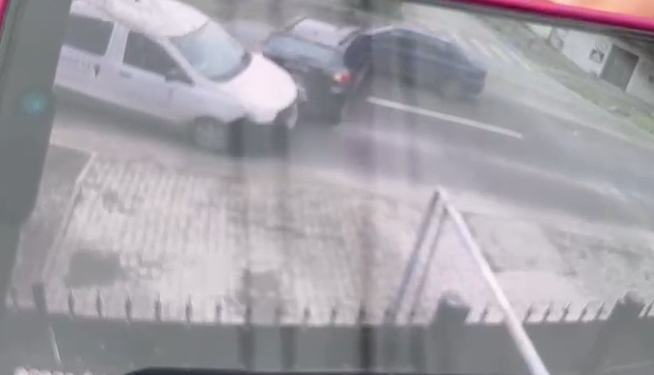 Două persoane rănite în urma unui accident produs într-o intersecție din Timișoara