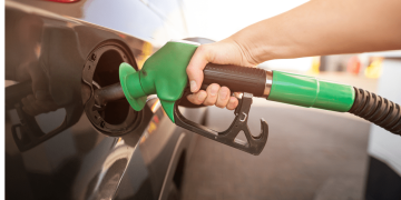 Polițiștii din Timiș, percheziții la persoane care au alimentat ilegal cu carburant de 20.000 de euro