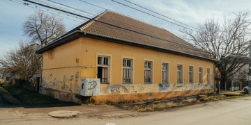 Școala Mică din cartierul Plopi intră în reabilitare. Se va transforma în grădiniță