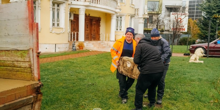 Spații publice ocupate ilegal, recuperate de Primăria Timișoara. Cu tot cu lei.