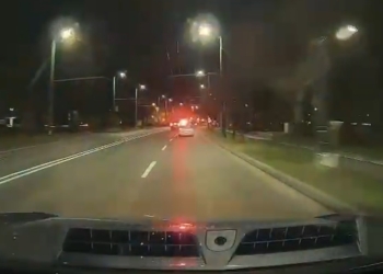 Recidivist fără permis, urmărit prin Timișoara după ce a fugit de polițiști și a acroșat autospeciala