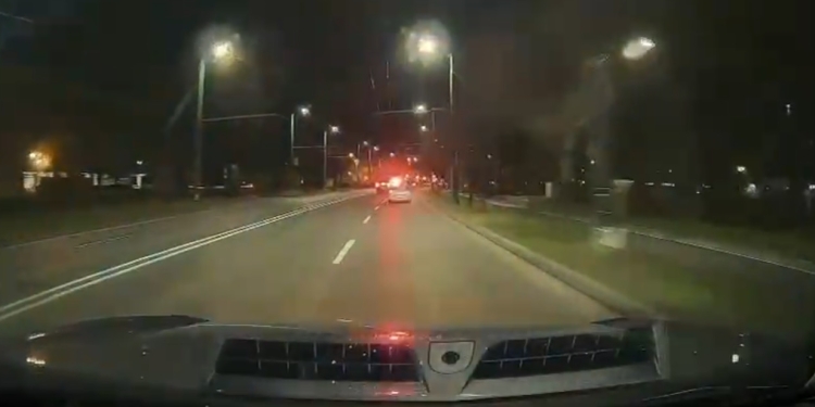 Recidivist fără permis, urmărit prin Timișoara după ce a fugit de polițiști și a acroșat autospeciala