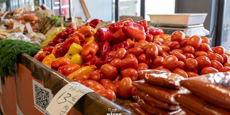 Prospețime, gust și tradiție locală în piețele din Timișoara FOTO