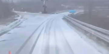 Au revenit ninsorile! Zeci de utilaje intervin pe drumurile din vestul țării