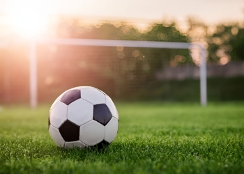 Scene dramatice la Cenad, după ce o poartă de fotbal a căzut peste un băiat de 13 ani