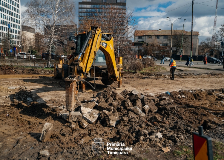 Se lucrează la noua parcare publică din Piața Consiliul Europei FOTO