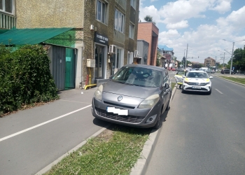 Șoferii care parchează pe pistele de biciclete din Timișoara, amendați FOTO