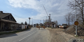 Trafic dirijat la Cărpiniș! Se lucrează în zona trecerii la nivel cu calea ferată