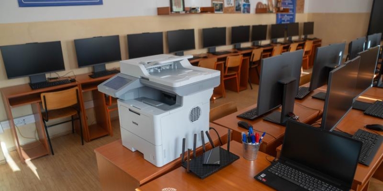 Echipamente noi pentru laboratoare și cabinetele școlare din Timișoara