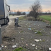 Parcările nu sunt rampe de gunoi! Plin de deșeuri pe marginea unor drumuri din Timiș