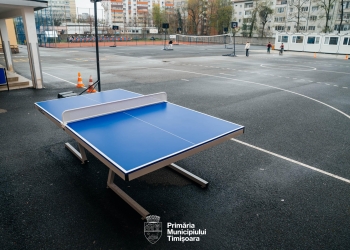 Primăria Timișoara dotează 30 de școli cu mese exterioare de ping-pong