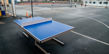 Primăria Timișoara dotează 30 de școli cu mese exterioare de ping-pong