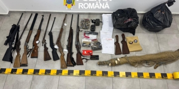 Zeci de percheziții în vestul țării! Au fost descoperite arme ilegale, muniție și peste 200 de trofee FOTO