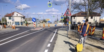 Ultimele lucrări la noul sens giratoriu din Cărpiniș FOTO