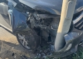 Impact violent în Moșnița Nouă. 2 răniți după ce o mașină s-a izbit de un stâlp pe drumul Moșnița – Timișoara