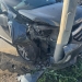 Impact violent în Moșnița Nouă. 2 răniți după ce o mașină s-a izbit de un stâlp pe drumul Moșnița – Timișoara