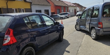 Accident violent pe o stradă din Lugoj! Un bărbat a ajuns la spital