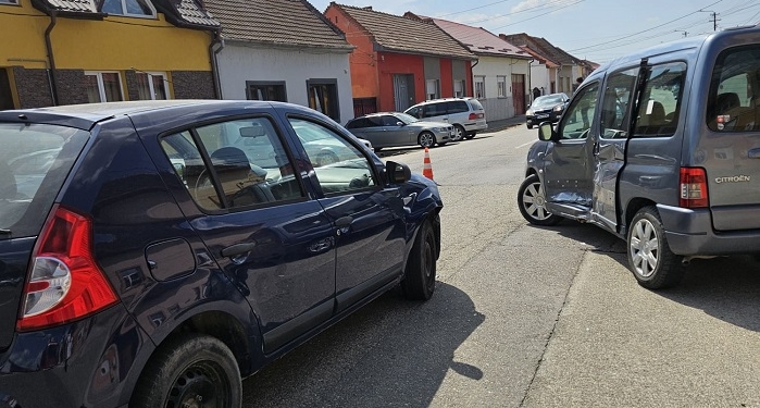 Accident violent pe o stradă din Lugoj! Un bărbat a ajuns la spital