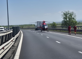 Accident pe A1, la Belinț: 4 persoane rănite după impactul dintre un microbuz și un camion