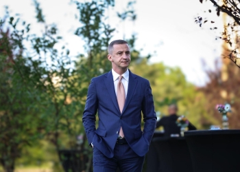 Școli în loc de păcănele. CJ Timiș oferă „bonusuri” de educație primarilor care alungă jocurile de noroc