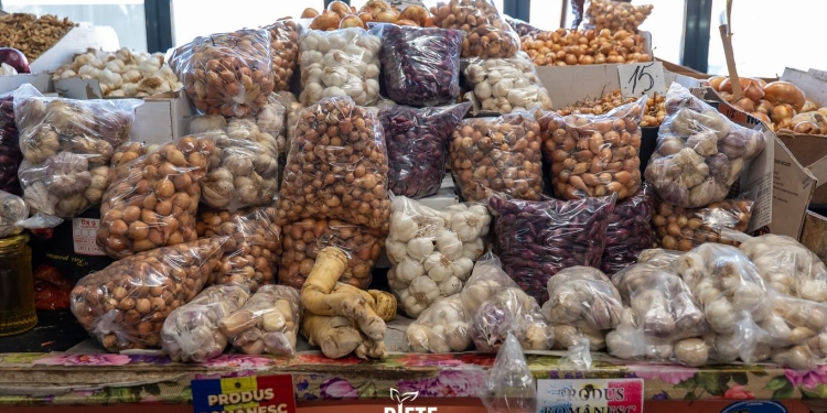 Produse locale proaspete, la început de săptămână, în piețele din Timișoara FOTO