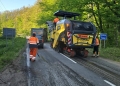 Asfalt proaspăt între Făget și județul Arad. Lucrări pe 9 kilometri de drum județean
