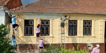 Au început înscrierile pentru voluntarii „Color the Village” 2026