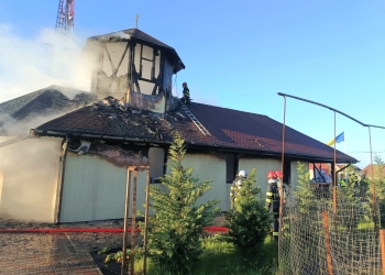 Biserica din lemn din Săcălaz, mistuită de flăcări