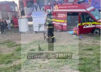 Autospecială SMURD lovită de tren la Urseni: trei cadre medicale rănite