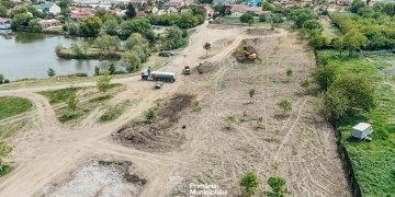 „Covorul” de deșeuri și pământ, transformat în parc în cartierul Dâmbovița
