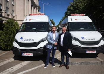 Comuna Sânmihaiu Român a primit un microbuz școlar hibrid pentru transportul elevilor FOTO