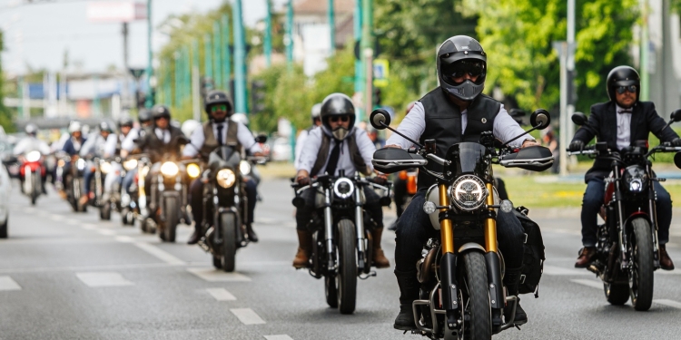 Paradă caritabilă la Timișoara, la care vor participa motocicliști îmbrăcați la costum