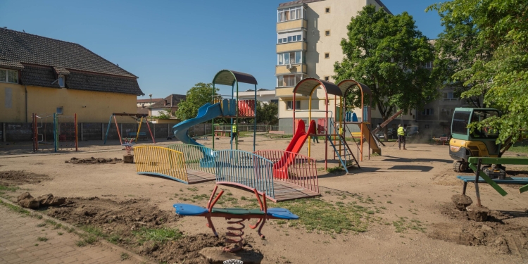 Primul loc de joacă din Timișoara modernizat prin noul acord-cadru pentru spații verzi FOTO