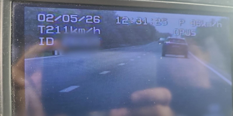 Șofer amendat cu 3.000 lei după ce a fost prins cu 211 km/h pe un drum din Timiș