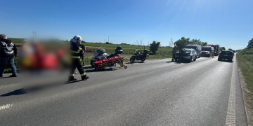 Accident grav pe DN6, la ieșirea din Timișoara. O mașină a intrat într-un convoi de 5 motociclete