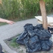 „Renovare” scumpă. Amendă de 30.000 de lei pentru 25 de saci cu moloz abandonați pe spațiul verde