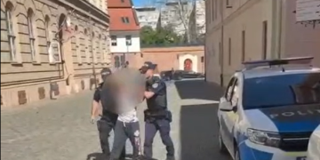 Camere de bord furate din mai multe mașini din Timișoara! Hoțul a fost prins