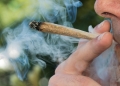 Bărbat reţinut de DIICOT Timişoara după ce a oferit droguri unui băiat de 14 ani