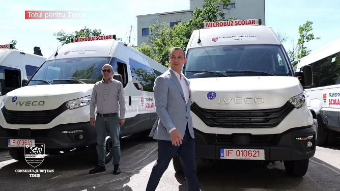 25 de microbuze hibride destinate transportului școlar, predate de CJ Timiș