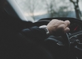 Bătrân, dar vitezoman! Bărbat de 71 ani, prins cu 128 km/h într-o localitate din Timiș