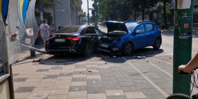 Accident în centrul Timișoarei! Un șofer a trecut pe roșu