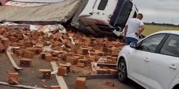 Bărbat mort pe centura Timișoarei! Accident cu trei mașini și un autotren