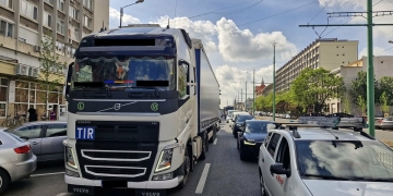 Șoferi de tir și camion, amendați de polițiștii locali din Timișoara pentru că au circulat prin zone interzise FOTO