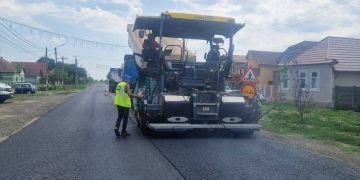 Atenţie, şoferi! Lucrări şi pe timpul nopţii pe un drum de lângă Timişoara FOTO