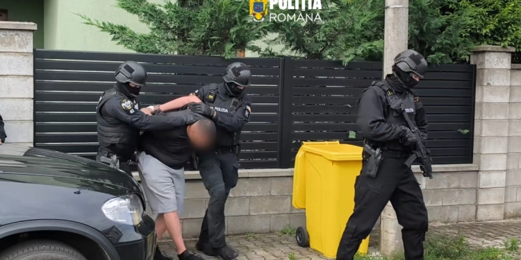 „Sosia” lui Piedone de la Timișoara, după gratii pentru 24 de ore. Un tiktoker a fost reținut pentru uzurparea de calități oficiale