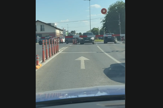 Barieră defectă la Giroc! Şoferii au fost nevoiţi să treacă pe roşu