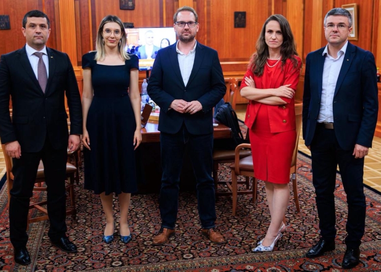 Dominic Fritz, după ce Guvernul Veștea nu a trecut de Parlament: „Și proști, și fuduli, dar mai ales fără niciun gând la cetățeni”