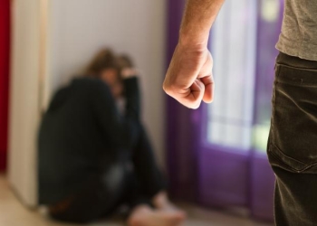 Răzbunare din gelozie în atacul sângeros din Timișoara. Tânăra înjunghiată ar fi fosta amantă a agresorului