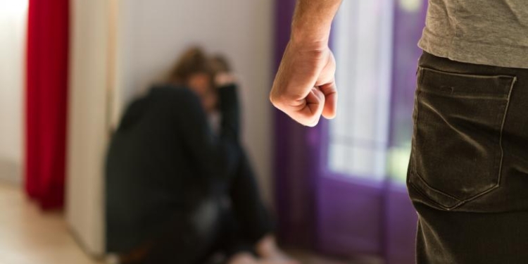 Răzbunare din gelozie în atacul sângeros din Timișoara. Tânăra înjunghiată ar fi fosta amantă a agresorului